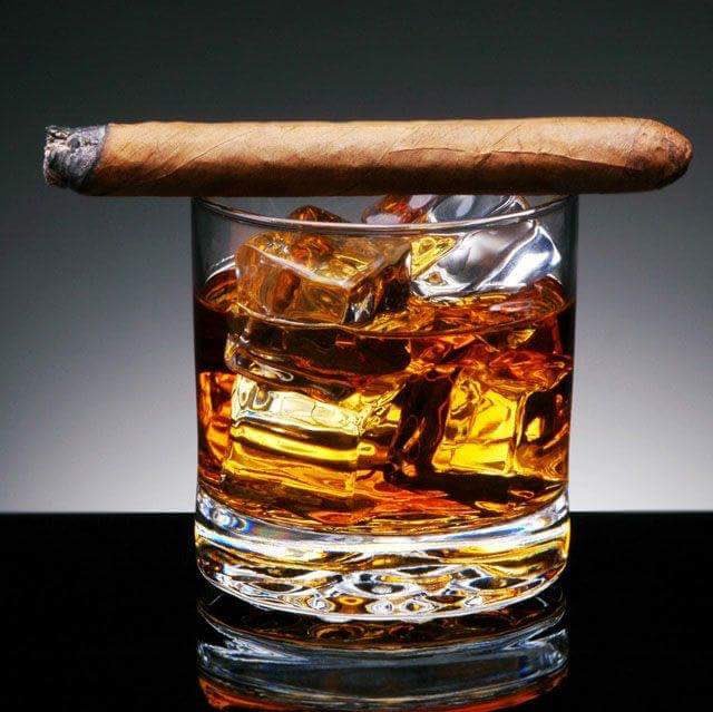 pourhousewo's tweet photo. A perfect night for Cigars &amp; Cocktails #divebar #cocktails #cigarlounge https://t.co/aTssjnTySB