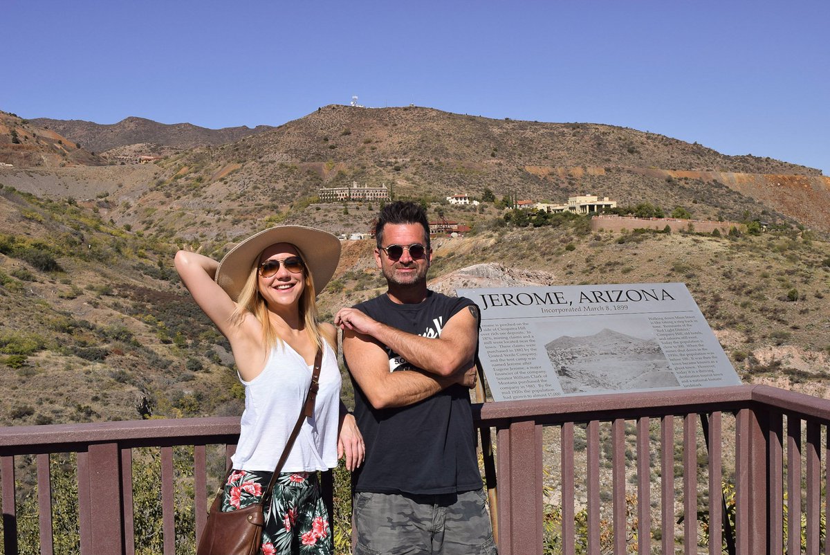 Why is @TheImbiber perpetually sleeveless? Financial hardship? Stylistically ambivalent? Find out what's going on: feralaudio.com/show/drinky-fu…