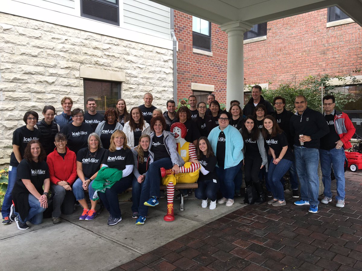 IceMillerLLP's tweet photo. We’re wrapping up our second annual Day of Service! Great job to all the Ice Miller volunteers who gave their time today. #IMGiving https://t.co/62by6syTjB