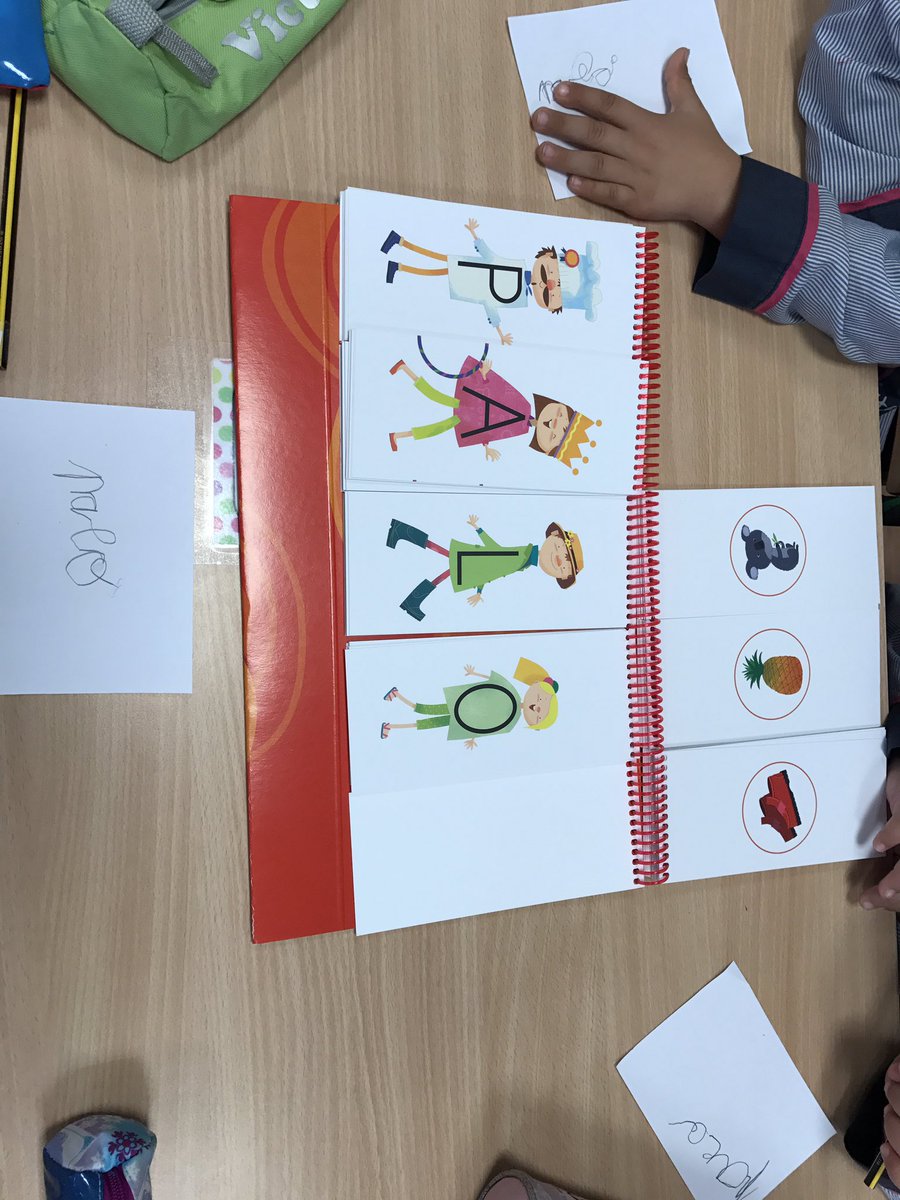 sakimbasara's tweet photo. Lectoescritura en 5 años con #molalaletra #edelvives #maristasalgemesi                    están encantados! https://t.co/2Tk9o7b6c1