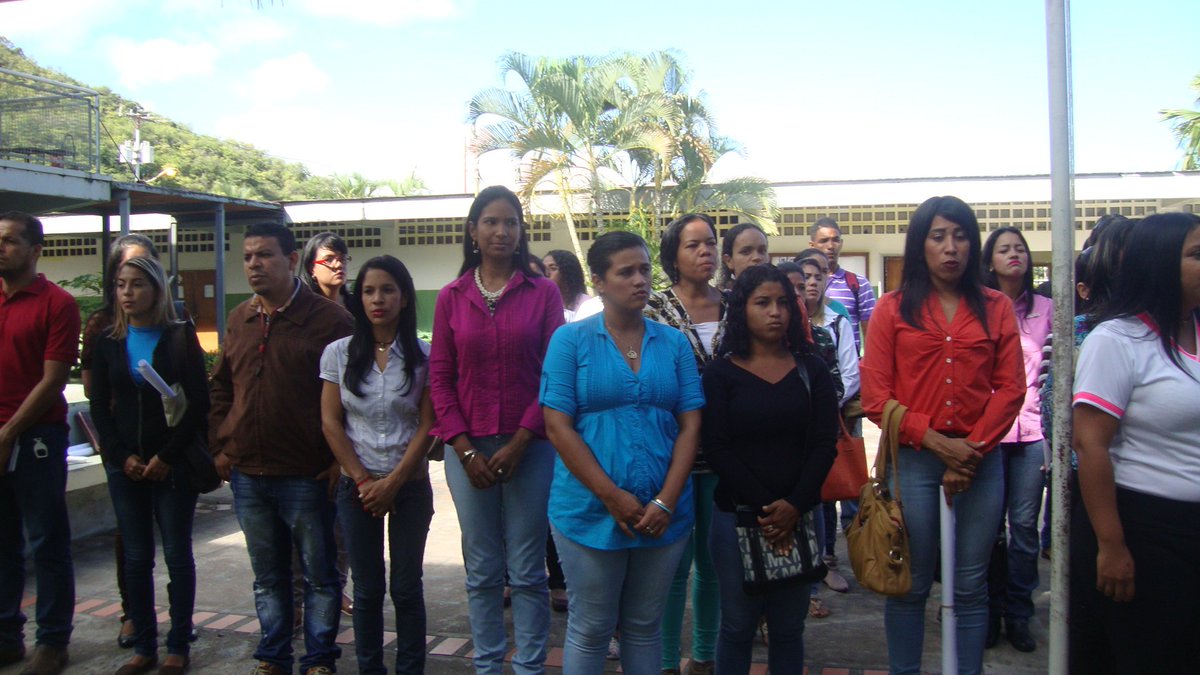 CLIFM_Bermudez's tweet photo. La @EscuelaPlayaGra del @BermudezC04 abrió sus puertas a 123 participantes del Plan Chamba Juvenil, para la socialización de sus relatos. https://t.co/ypl6o63Qo8