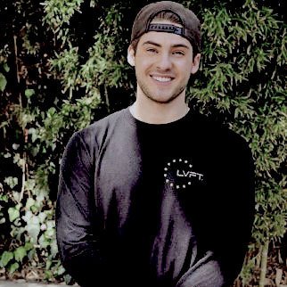 teenwolfxtheo's tweet photo. rt if you love cody christian https://t.co/GkSV5enOSz