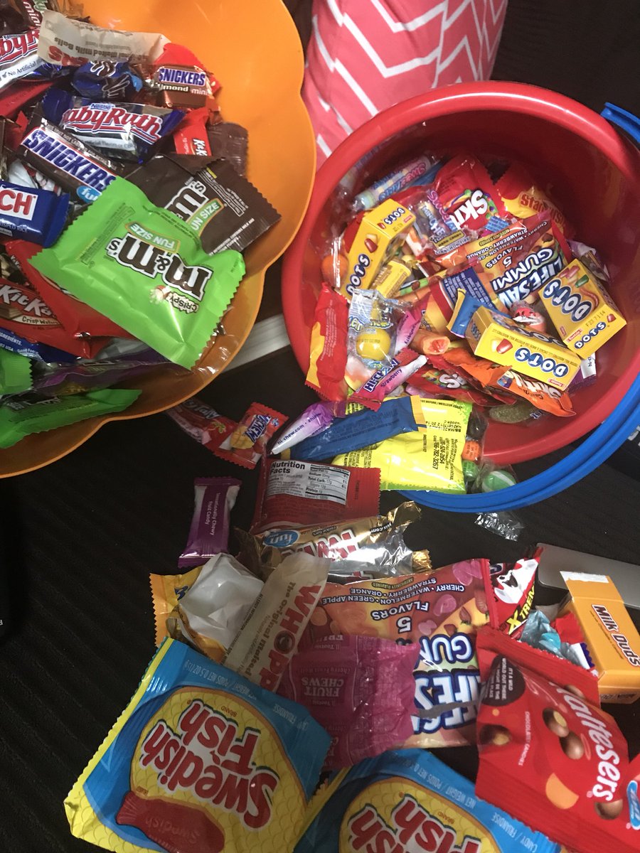 SteveBotsford's tweet photo. I like to switch it up between chocolate and “fruity” candy #keepsthingsfresh #cleansethepallet https://t.co/JKQeYNKUW1