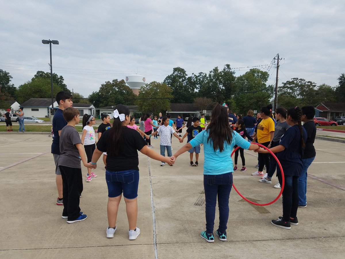 CM_5thGrade's tweet photo. Field Day Fun https://t.co/mWodKd9gKs