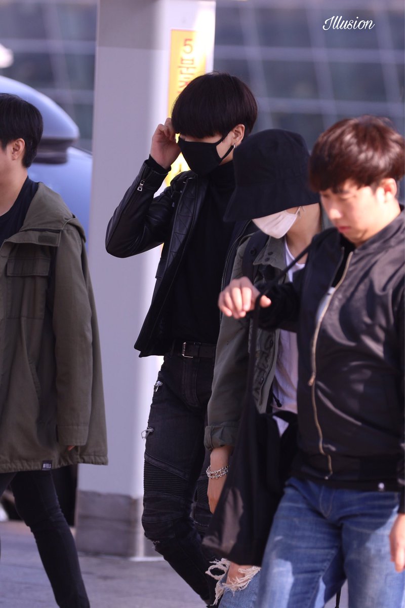 Illusion_901's tweet photo. 171103 인천출국

꾹아 나도 따라갈 수 있으면 좋으련만 😭
조심히 다녀오길 ♥️

#방탄소년단 #정국 #jungkook #BTS #kookie @BTS_twt https://t.co/m2aJXg9aZM