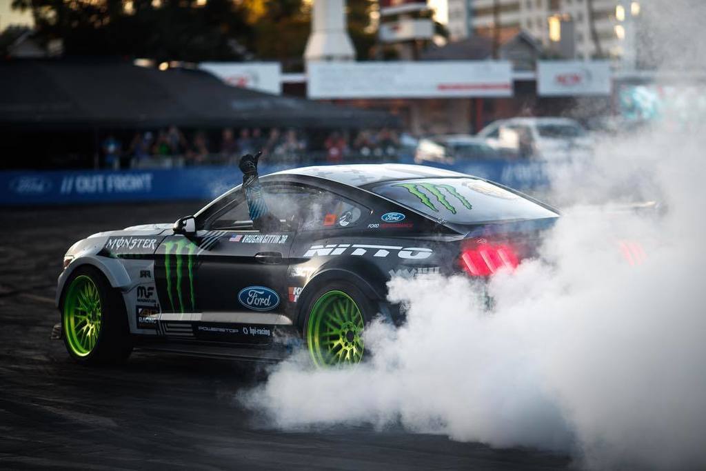 VaughnGittinJr's tweet image. Last day at #fordsema and been loving putting on a show for everyone!