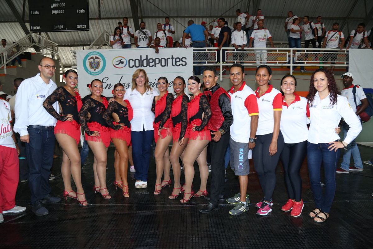 HEVSColdeportes's tweet photo. ¡Felicitaciones! 👏👏 #ValleActivoYSaludable por deleitar al público asistente a #ColdeportesEnLasRegiones #Cali con un baile rueda de casino. https://t.co/3slOU4L4Kq