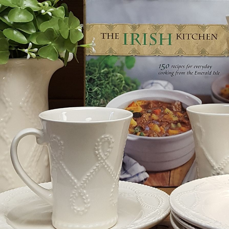 1232IrishIrish's tweet photo. An Irish Kitchen.......#irish #craftedinireland #karapottery #aranware #tableware #kitchenware #earthenware #countryware #placesetting https://t.co/IuYXrODoWX