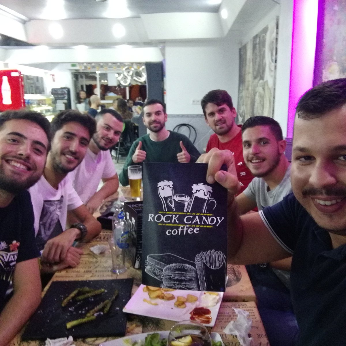 El equipo se encuentra concentrado preparando el derbi de mañana. Por supuesto, en nuestra casa. @elchefutbolsala @barcrespolunaAP