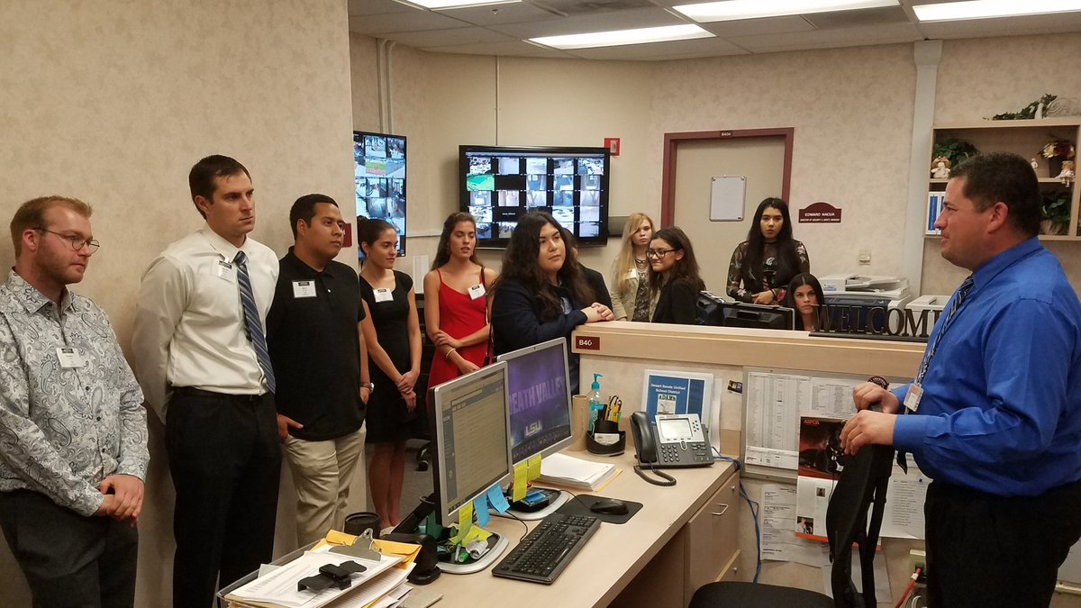 DesertSandsUSD's tweet photo. From Graphics to Nutrition to Safety &amp; Security +more, our depts showed the business behind education to Emerging Leader Program students! https://t.co/lSeXtGNttl