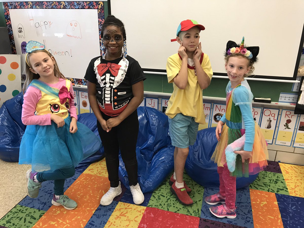 AmandaB2885's tweet photo. A little late but I have to post these adorable costumes https://t.co/HZdjxiYj2q