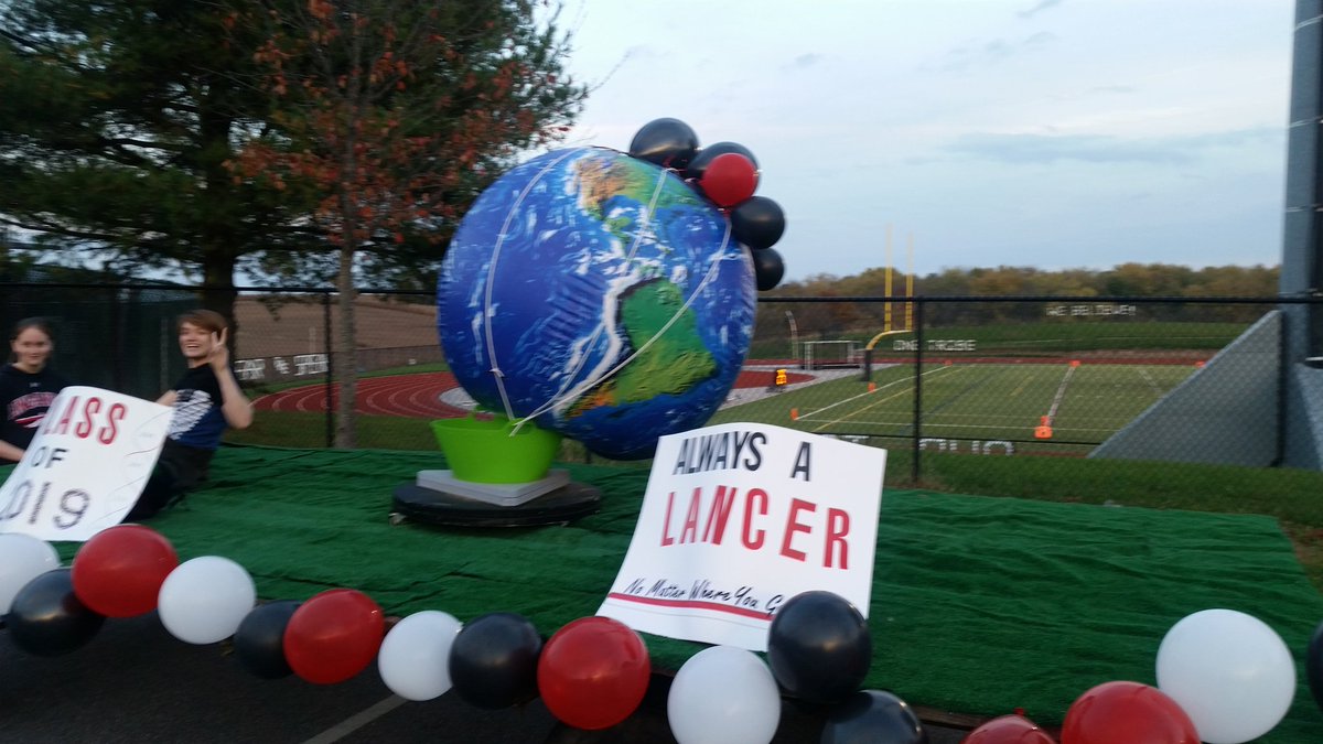 LinganoreSGA's tweet image. Check out the floats before the game!