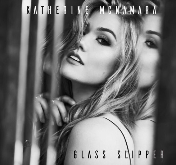 chotastrum's tweet photo. Can we just talk about this glo up ✨ #Ember 💡 #GlassSlipper 👠 @Kat_McNamara https://t.co/4BilVUClA9
