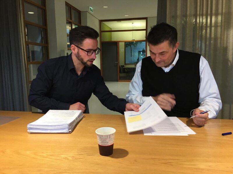 Tekensessie mooi nieuw contract voor gemeente Den Bosch. Renovatie industriehavenbrug. Dank voor het vertouwen. #mooiwerk
#istimewaelektro