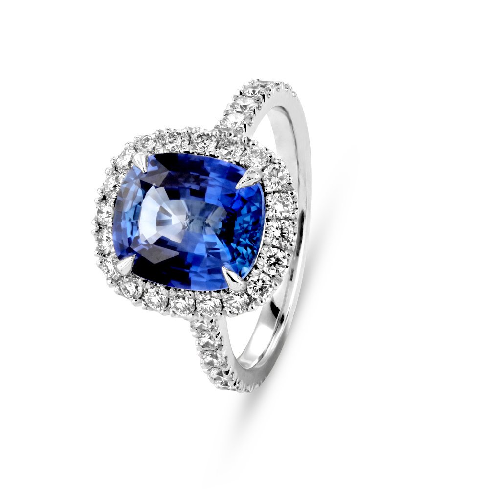 Absolutely gorgeous #sapphire  and #diamond ring. Visit our website, link below or <a href="/NorwichLanes/">Norwich Lanes</a> store! bit.ly/2zcH7DF
#jewellery