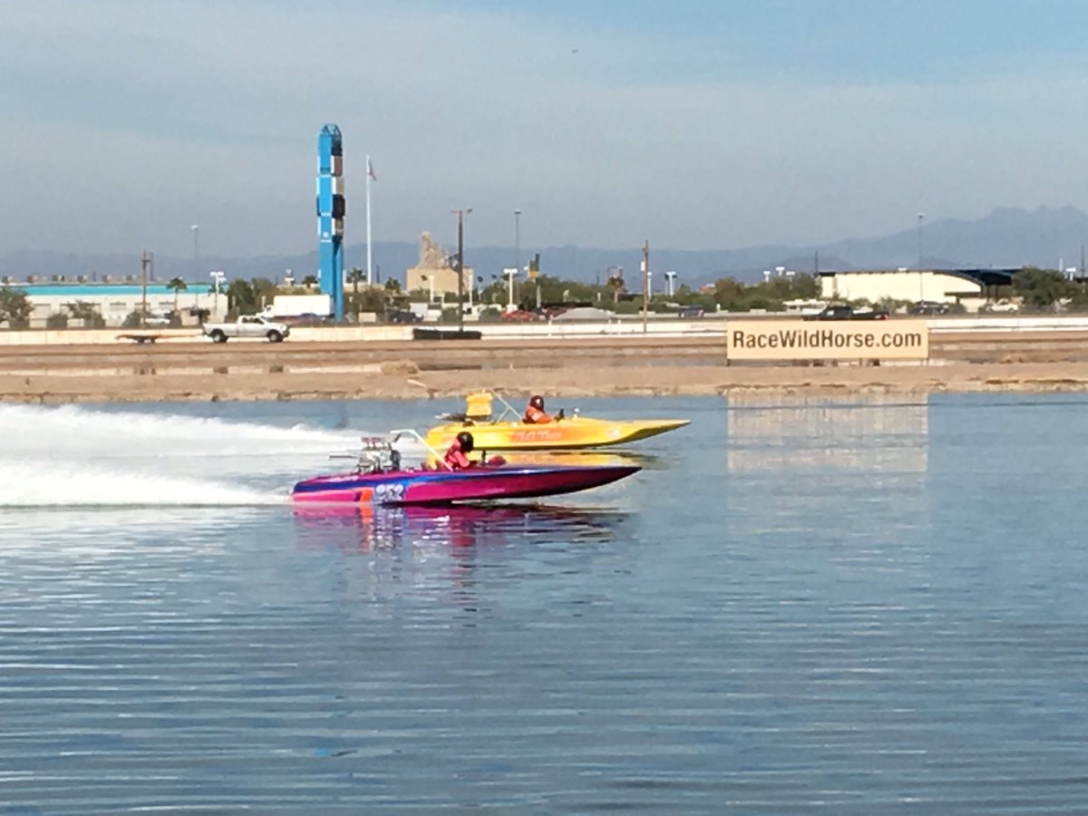 KimQuintero's tweet photo. Great weather for dragboat racing 😎 #LucasOil #Dragboats #Racing #FirebirdLake #Chandler #azfamily https://t.co/hLej6ovQuE