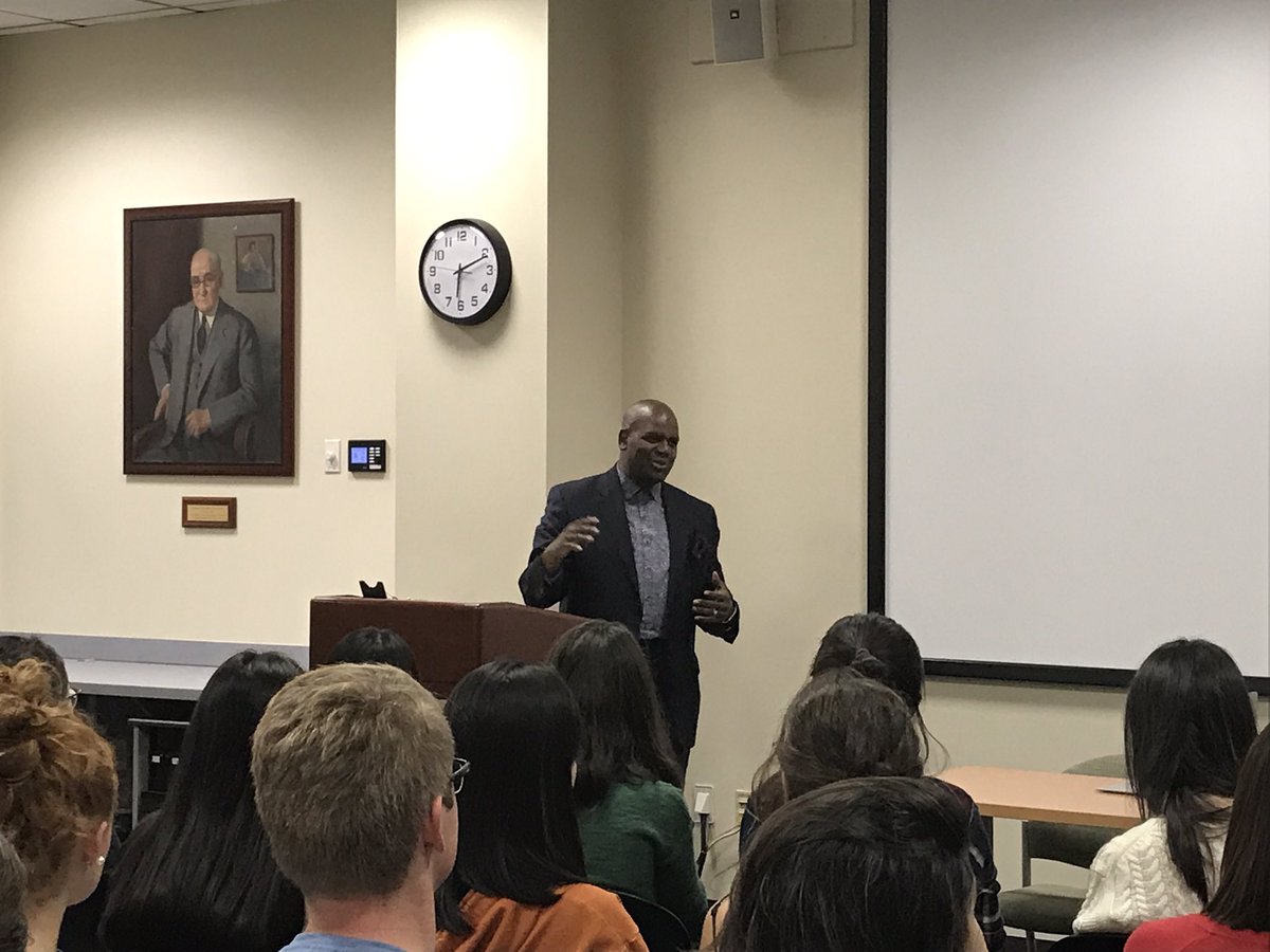 PRLab_BU's tweet photo. Thank you to Boston University's Dean of Students, @DeanElmore for starting of our #PRLabPRobono event. https://t.co/CmnoYNKvaM
