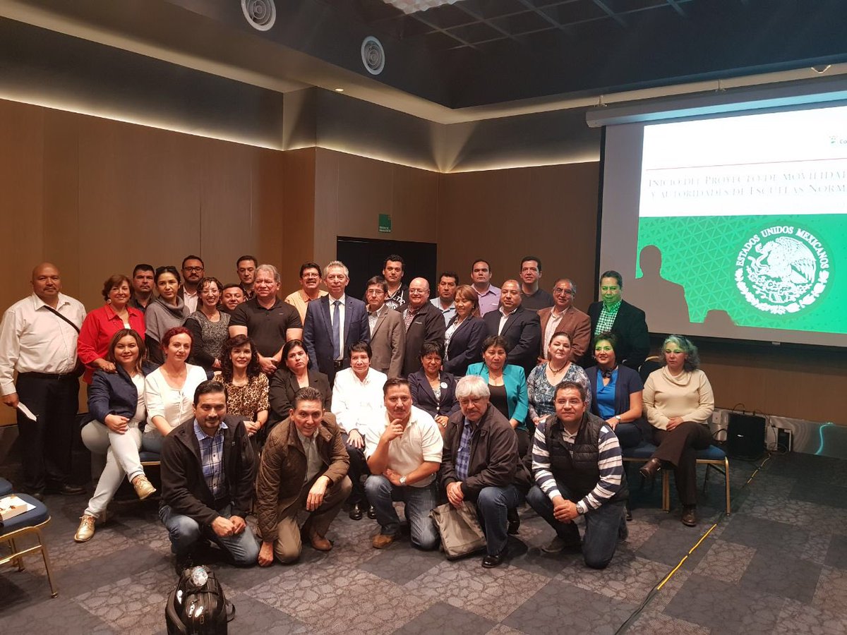 MarchaChavez's tweet photo. 32 directores y 8 autoridades estatales de Normales rumbo a Francia para capacitarse en gestión @SalvadorJaraG https://t.co/v0eBKAkuRo