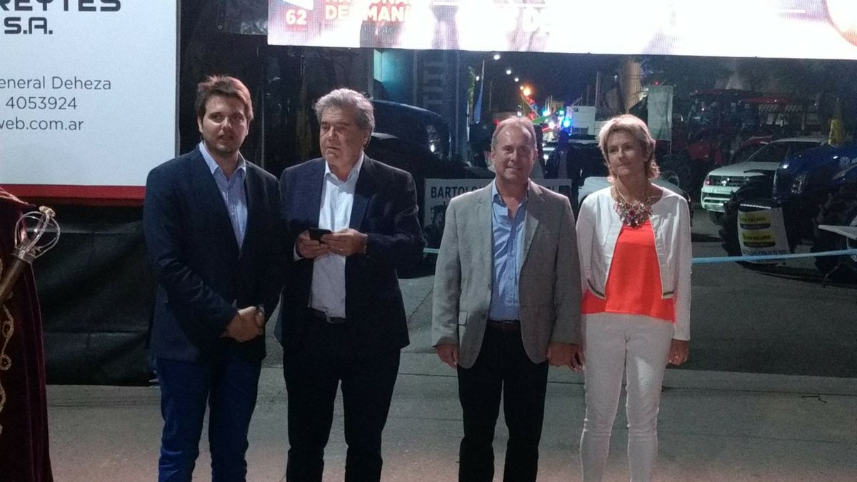 LauraLabat's tweet photo. #Hernando En el marco d la #62fnm el secretario @jc_scotto entregó al municipio tres millones cuatrocientos mil pesos para obra d #subnivel https://t.co/cuLL4m4uce