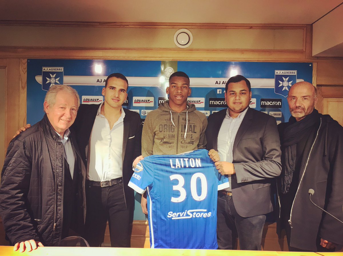 MehdiEmz's tweet photo. Premier contrat pro pour le gardien de l' @AJA Sonny Laiton 🇫🇷@MerwanBzb @jeremiejanot https://t.co/xPE1VE7gap