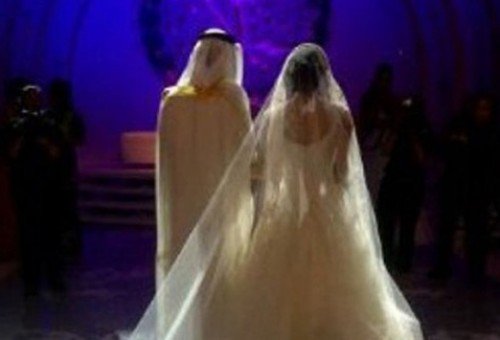 156_315's tweet photo. مزحة شاب سعودي تتسبب بعقد قرانه على “معلمة” لتصبح زوجته الثانية

التفاصيل : https://t.co/aohGHUtMpn

#ِاحبك_الانك
#بدات_تتطش_علي_حايِل https://t.co/ddmj2FkB2E