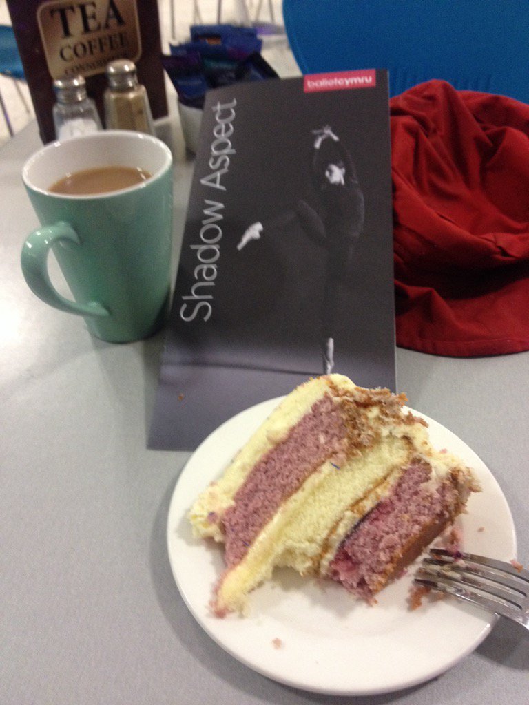 HelenJoy20's tweet photo. #shadowaspect Tear-makingly perfect ballet @balletcymru  (cake was good too) https://t.co/3LouR4S2OO