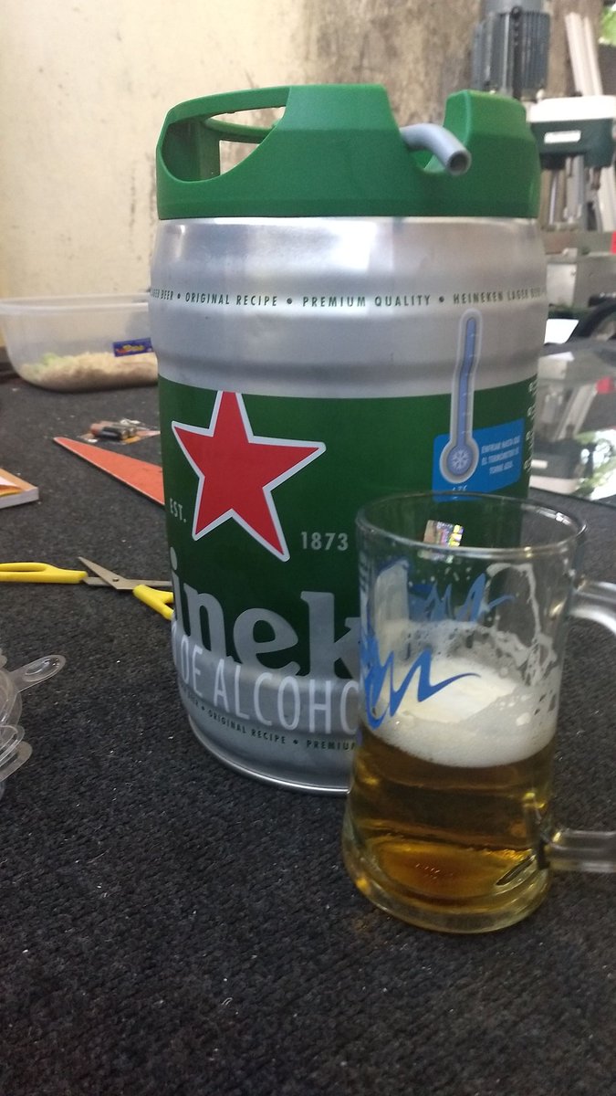 jony7383's tweet photo. @VieiraPao Terminando de trabajar y tomando una lata de cerveza para aplacar el calor https://t.co/soalsbI30k