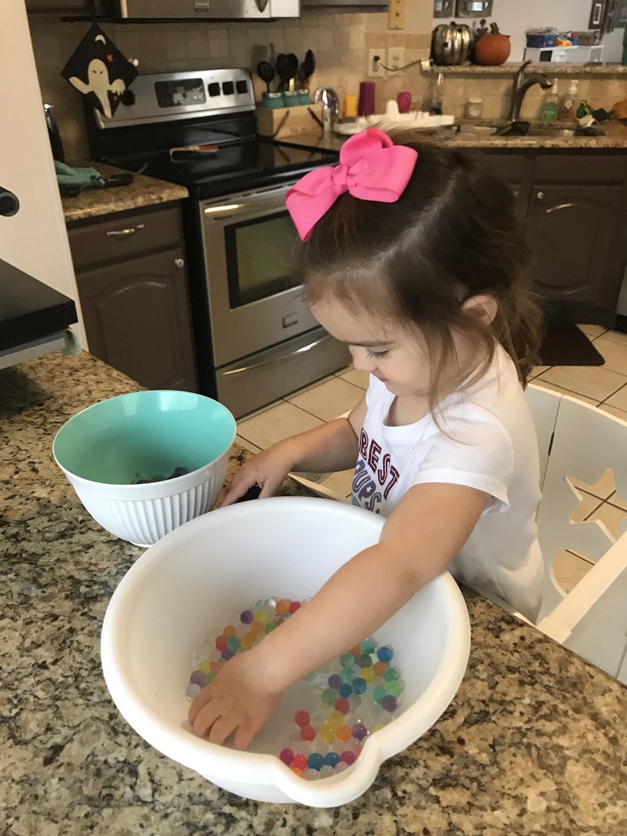 GESHale's tweet photo. McKinley is loving playing with her “beads” from @ECDCRoos_EPS! #ECDCrocks https://t.co/kpIhZzVVY0
