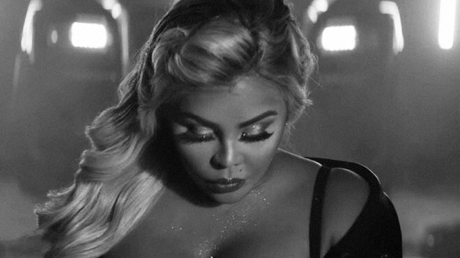 LilKimNow's tweet photo. Watch the new music video for #TookUsABreak, then buy the song on iTunes! 👑
YouTube: https://t.co/5uDcYkevUE
iTunes: https://t.co/dSz5ALTrG3 https://t.co/uJSwC9FtsM