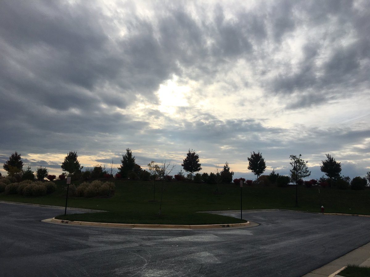 SheraeEllison's tweet image. #clouds #rareview #nocars