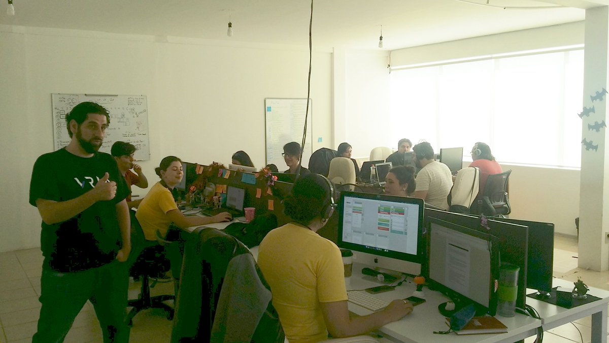 Hoy he visitado <a href="/LarvaGS/">Larva Game Studios</a>, un estudio de vídeojuegos que tiene mayoría de mujeres entre sus desarrolladorxs #gamedev #Guadalajara