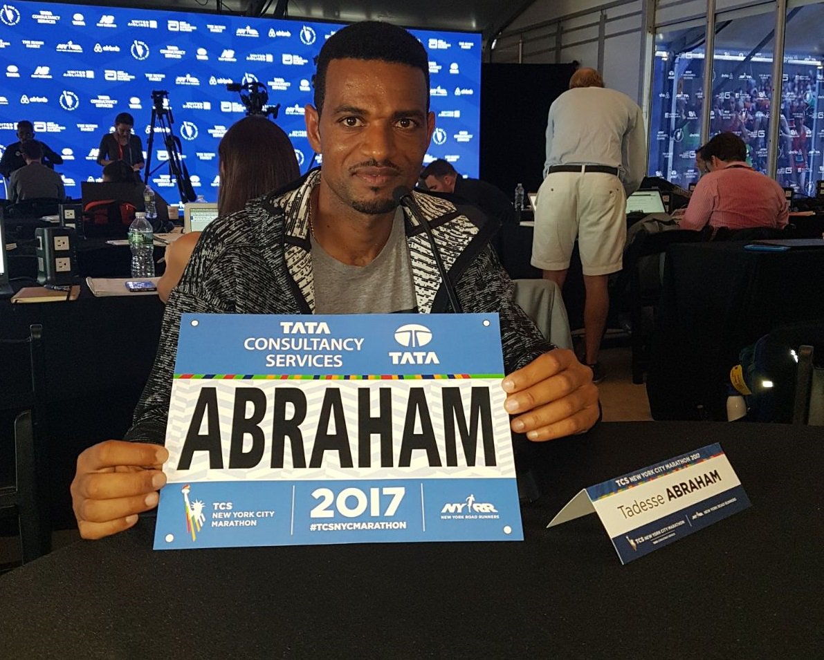 ATHLE_ch's tweet photo. Le Suisse @run_tade face au mythe du New York Marathon. Grands moments en perspective dimanche. A suivre avec @ATHLE_ch
Dernières nouvelles, infos et liens pour suivre la course dans cet article: https://t.co/YsgAXH4J9p @RTSsport @SwissAthletics #GoTade @nyrr @LeMatinch_Sport https://t.co/n5Cp8GEUa3