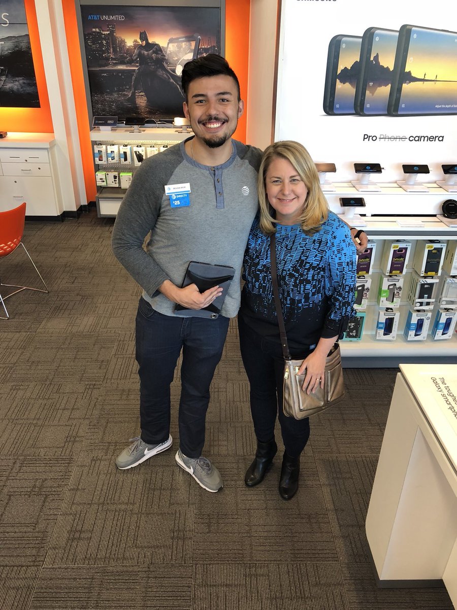 DevonDenavaatt's tweet photo. @aharris_att stopped by today and it’s always great to get words of wisdom from someone so successful #learninglessons #shesgreat https://t.co/xTT10EapMi