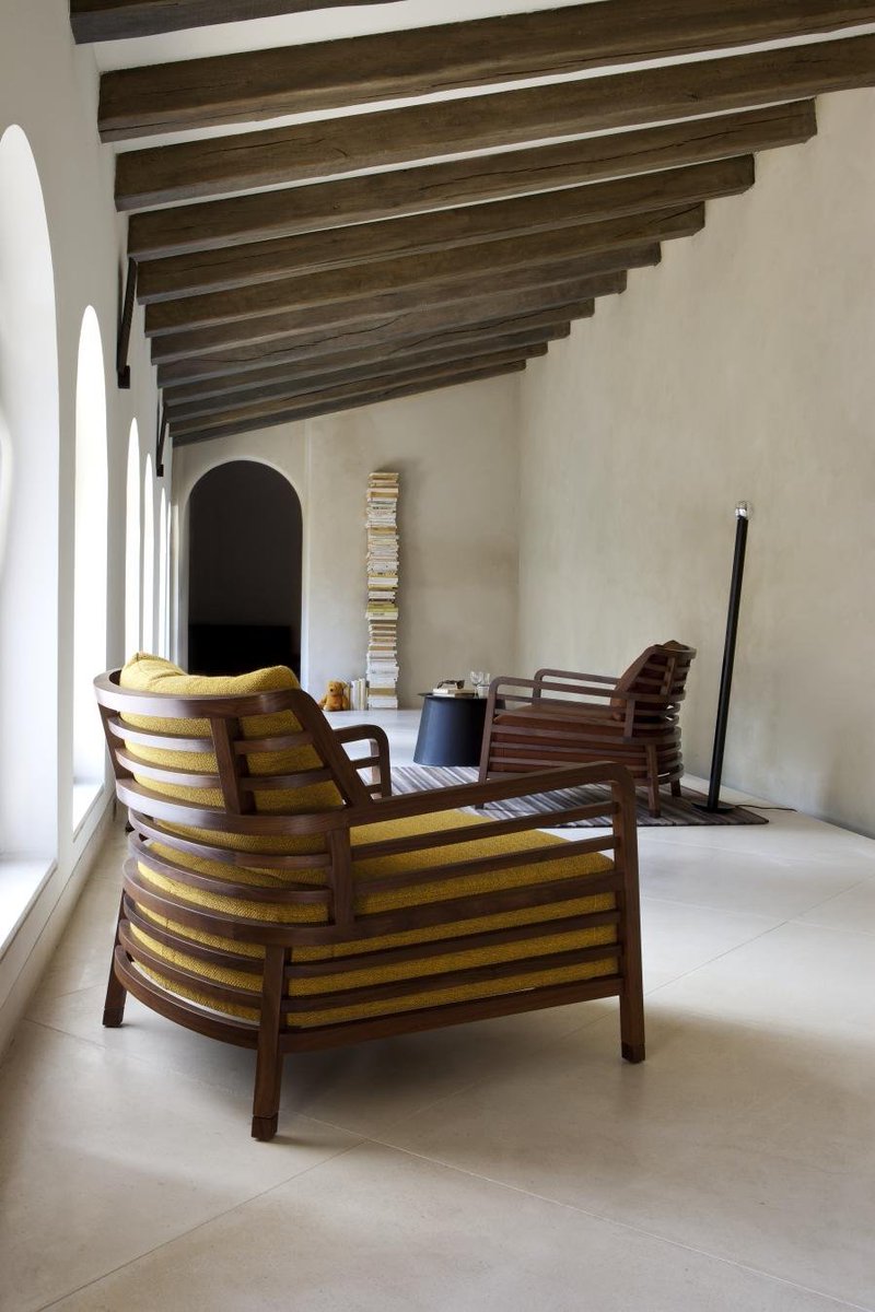 A warm welcome with a natural wood frame.
Explore the Flax armchair: bit.ly/2iNzGMz