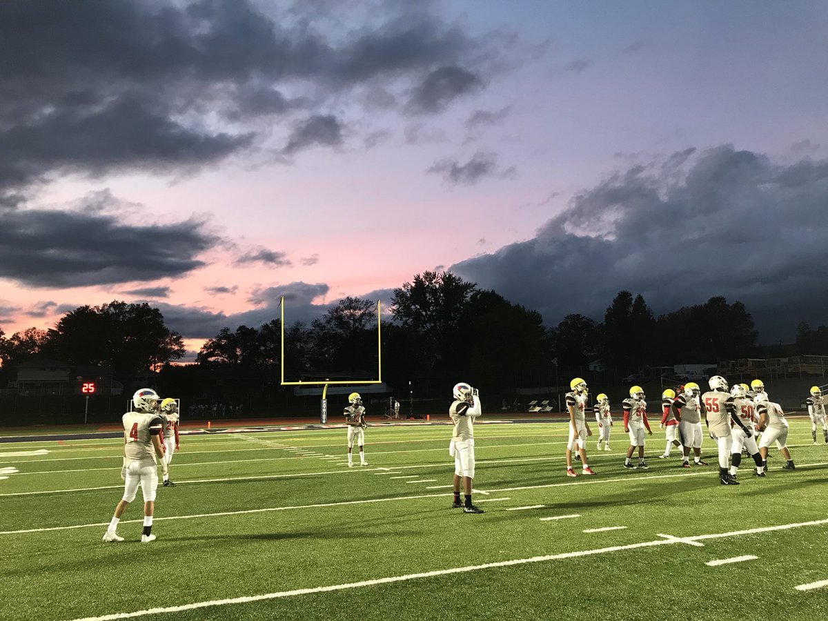 CoachLoLoc's tweet photo. Last reg season game vs Cedar Cliff-❤️this time of year 🙌🏽🏈💯#ROLLTRIBE #HannaFootball #DLine #KickingGlass #BreakingBoundaries #WeCoachToo https://t.co/XSD1FT0dIE