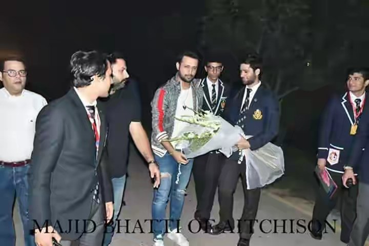 aashna_aabshar's tweet photo. The Lucky guys @itsaadee live performing at #Achistan art collage #lahore #28Nov2017 #AtifAslam #Aadeez #Aadee https://t.co/SuViz3o4W0