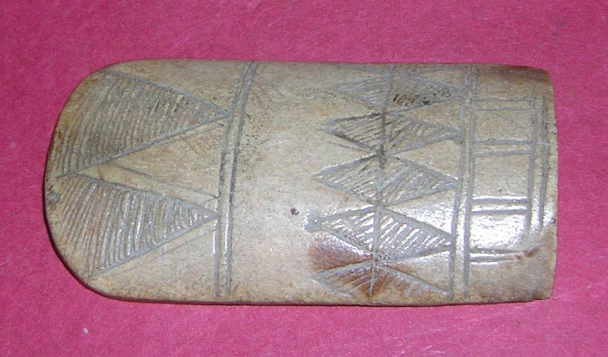 PrehistoricMojo's tweet photo. The Copper Age Files: Decorative object made of engraved antler, from Vinča, 4000 BC #Eneolithic #PrehistoricSerbia #MilitaryMuseumBelgrade https://t.co/1wRB9ADzJw