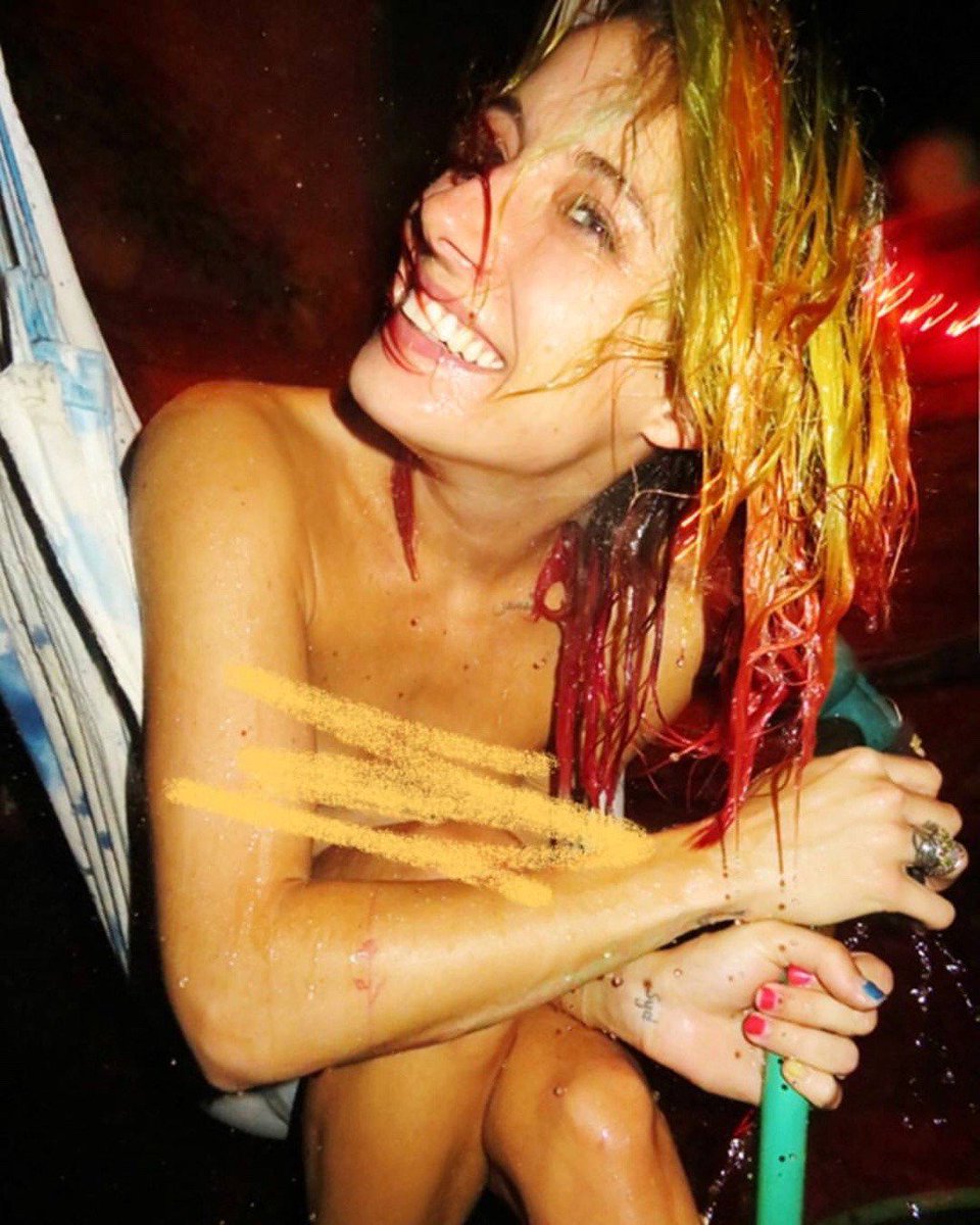 Valentina Whitmaker (@plaguingwar) on Twitter photo 