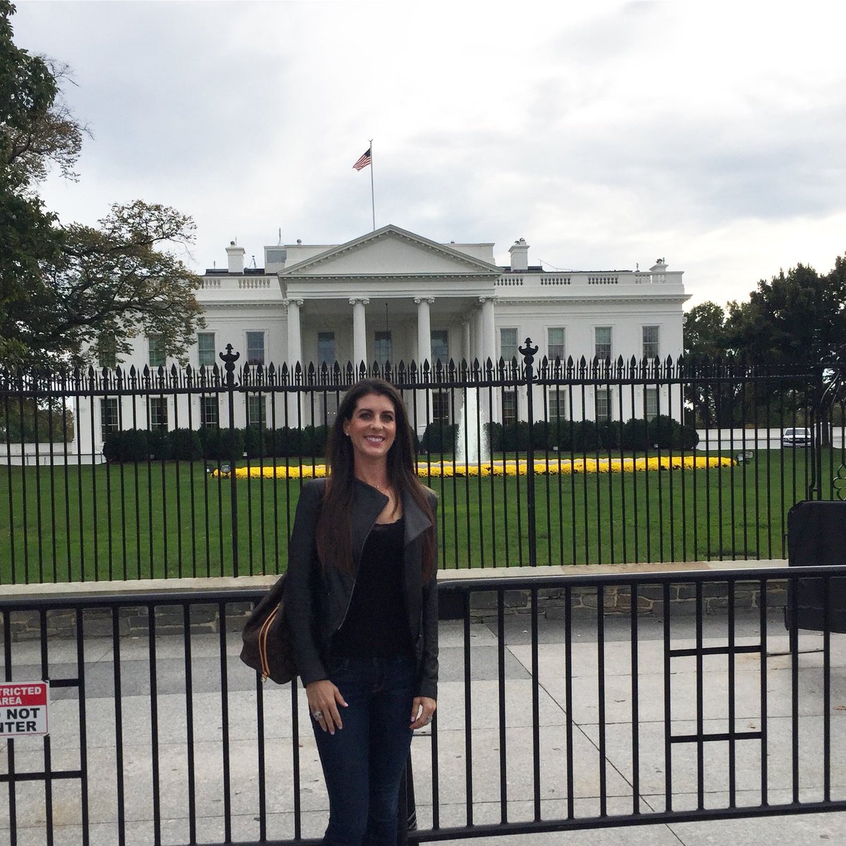 kristin_hurd's tweet photo. Obligatory @WhiteHouse pic! #DC #EveryVisit https://t.co/CcsCvlKAIF
