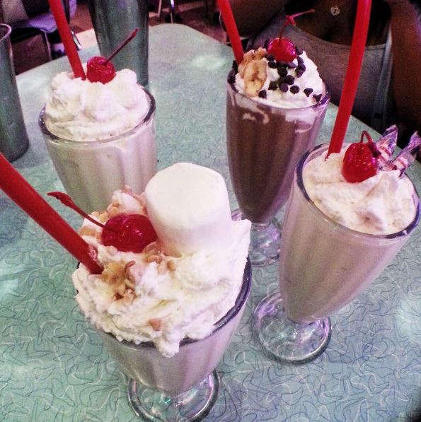 Corvette Diner tweet media