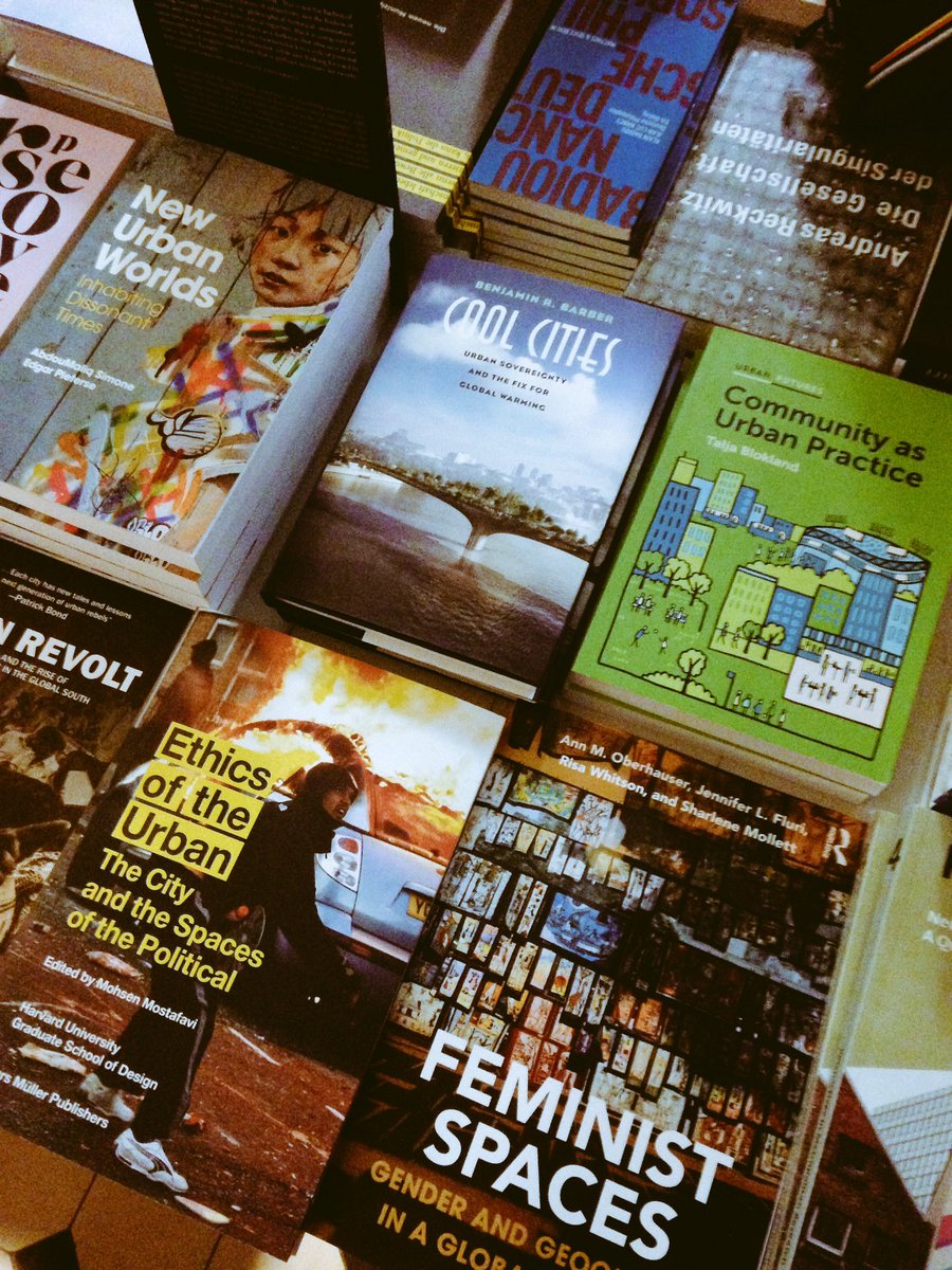 okmejia's tweet photo. Librería #proqm #Berlin #mustsee #bookstore #urbanism #architecture #design #economics https://t.co/KEqad0Jt7v