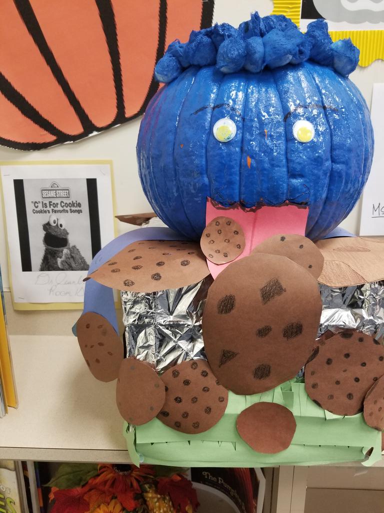 MsWHobbs's tweet photo. I'm super late but congrats to our storybook pumpkin winners: 1st Ms. McGregor, 2nd Ms.Thomas, 3rd Dr. J, and 4th Ms. Warren! @HoustonSTARS https://t.co/IAEaBhcrEX