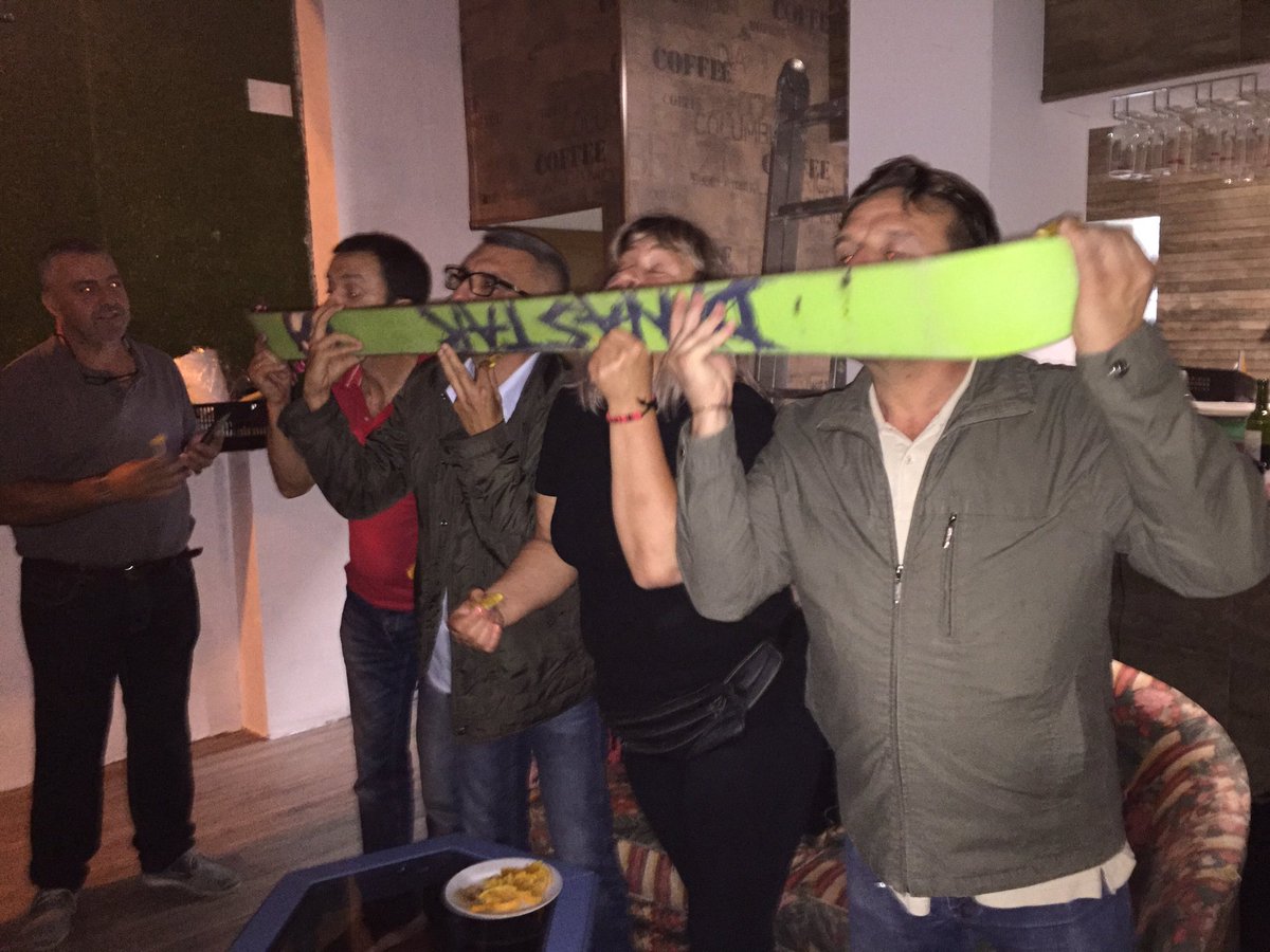 lempelt's tweet photo. Preparant la temporá de ski en la penya valkirias https://t.co/0C3FpPWnR1
