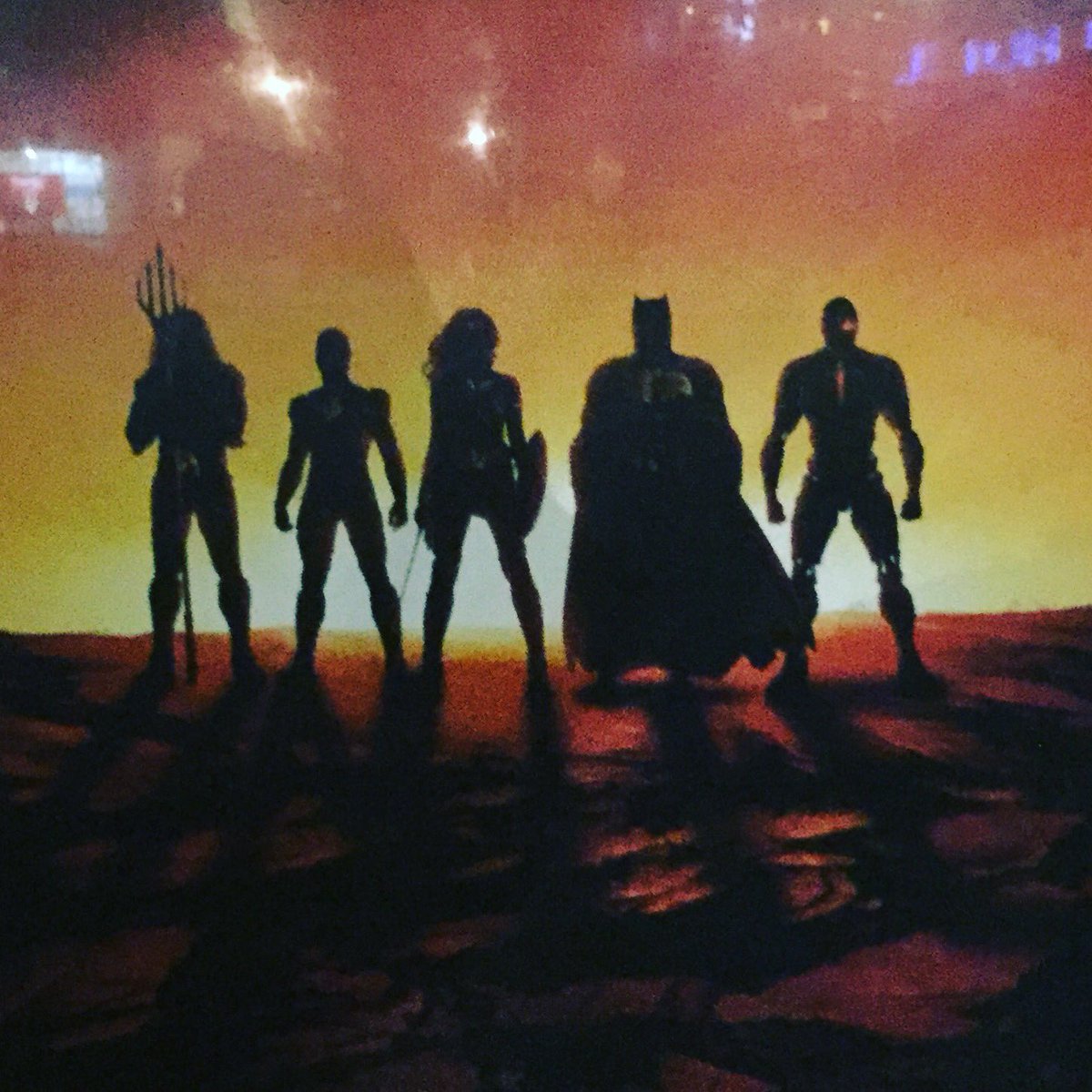 GeekPride5's tweet photo. DREAMS DO COME TRUE #JusticeLeague https://t.co/okncKuNkjI