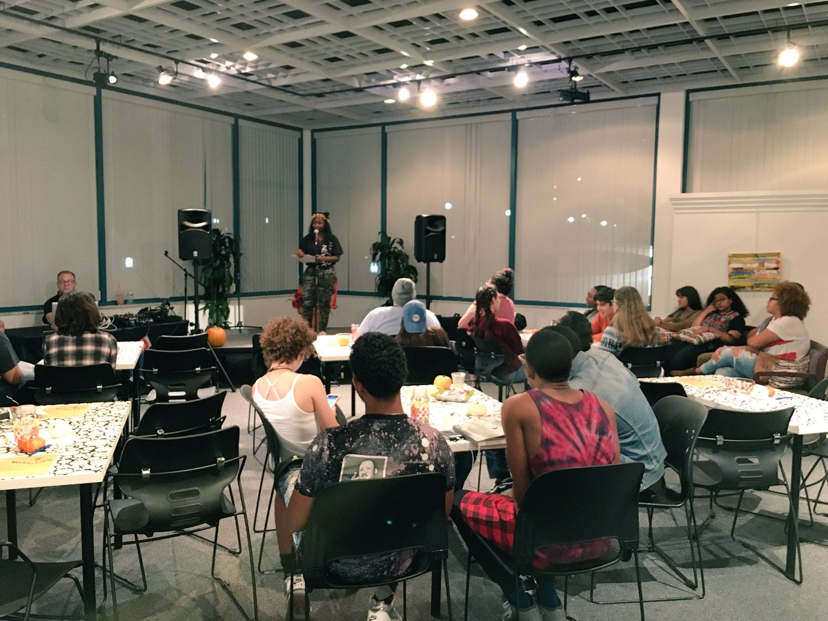 bluapplePoetry's tweet photo. The Lyrical Lounge is happening now in the @cityofsunrise! 🗣🎙#seeninsunrise #youthopenmic #spitpoet https://t.co/kh6LUpKfpx