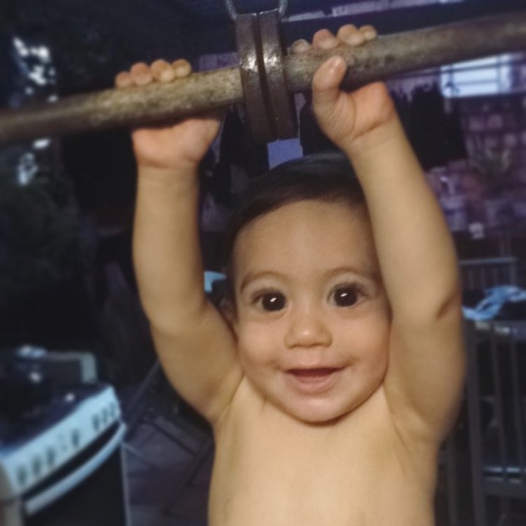 isinhawho's tweet photo. Gente, esse ser lindo é o Cainã q precisa MUITO da sua ajuda p fazer uma cirurgia c urgência para n perder a visão. Toda ajuda é bem-vinda 💖 https://t.co/sShuIeE3GR