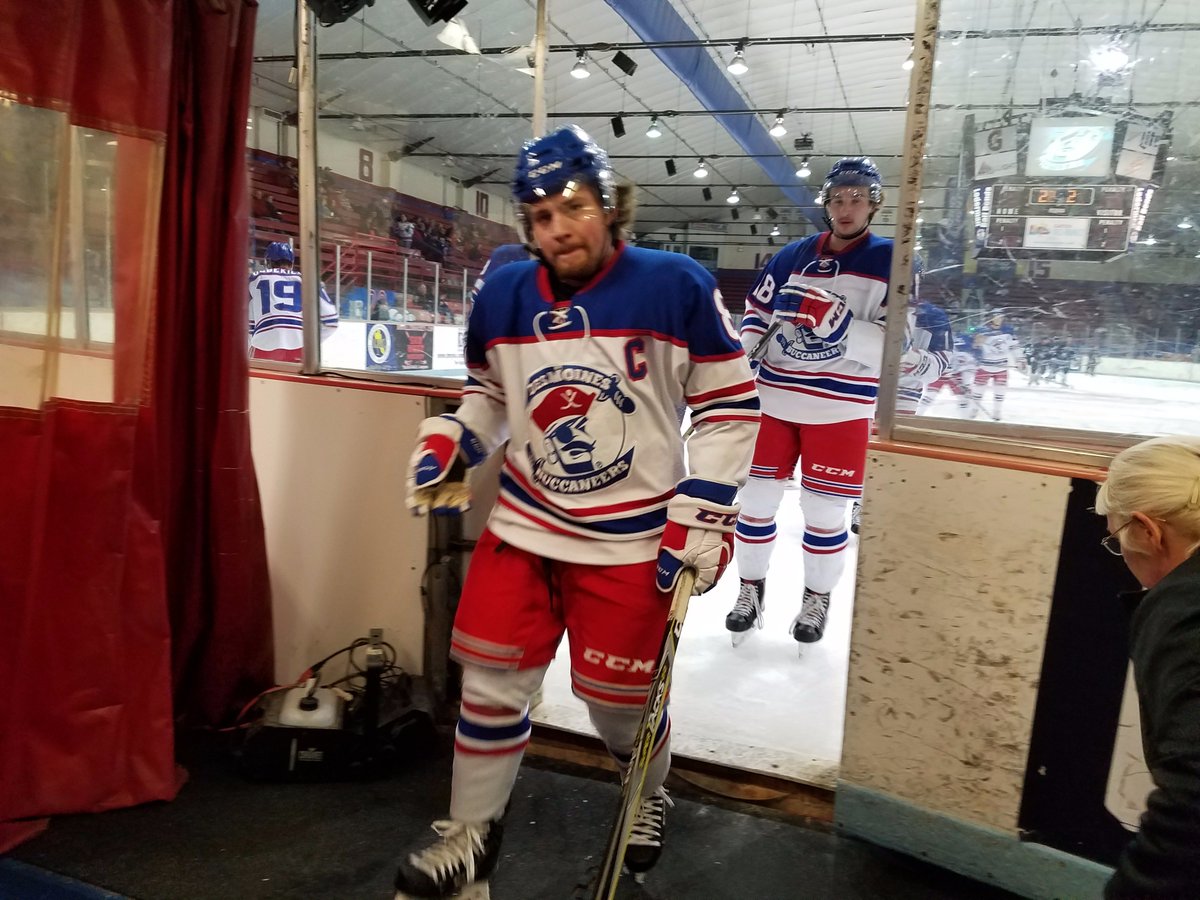 bucshockey's tweet photo. Gear up Bucs Nation puck drops @ 7 at the Madhouse on Hickman #MADvsDM https://t.co/2pY5RfxTLE
