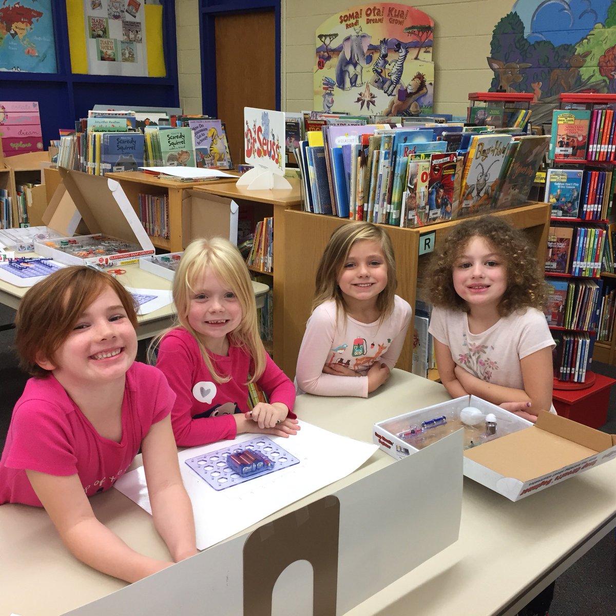 The little scientists in KC explored snap circuits today! #NHSSD @NHS_LES #littlestlions