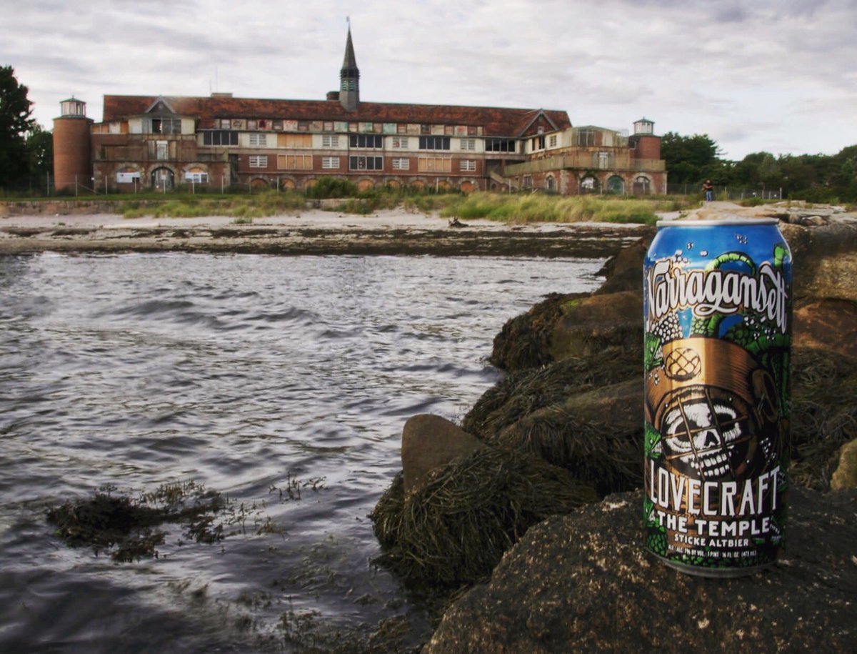 “The moon is dark, and the gods dance in the night.” #HPLovecraft <a href="/weirdsince1890/">Randolph Carter</a> #FullMoon