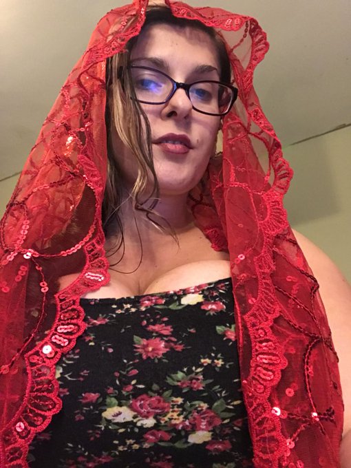 Back online at https://t.co/PZbCWldcYm on @chaturbate Cum undress me with tips. Lots of toys in the line<a class="tags" href="/tag/chaturbate">@chaturbate</a><a href="/tag/workselfie"class="tags"><span>#workselfie</span></a>